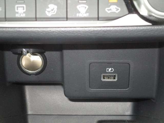 キックス X FOUR (e-POWER) 4WD ナビTV LEDライト 踏み間違い防止 アラウンドビュ- 試乗車UP ETC 盗難防止システム 車線逸脱警報 インテリキー バックモニター ワンオーナー オートエアコン 4WD アイドリングストップ(13枚目)