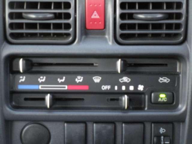 NT100クリッパートラック 660 DX NT100クリッパー5M/T・3方開き・AM/FM1DIN ワンオーナー車 運転席エアバック PS エアコンパワステ メンテナンスノート(6枚目)