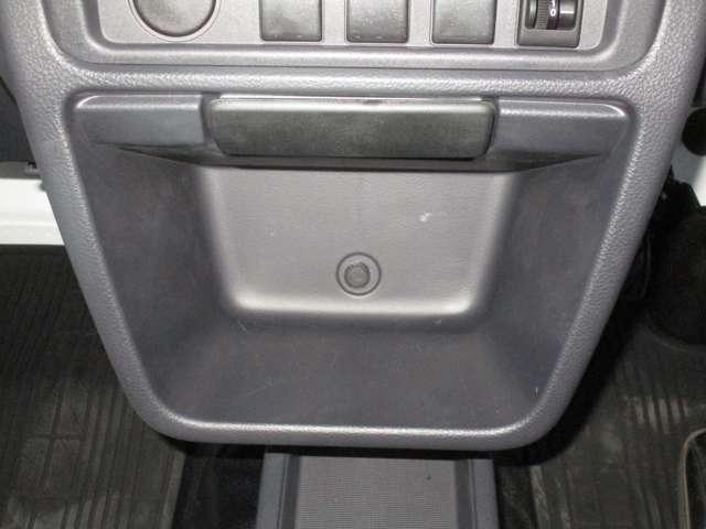 NT100クリッパートラック 660 DX NT100クリッパー5M/T・3方開き・AM/FM1DIN ワンオーナー車 運転席エアバック PS エアコンパワステ メンテナンスノート(9枚目)