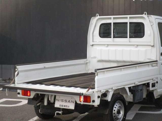 NT100クリッパートラック 660 DX NT100クリッパー5M/T・3方開き・AM/FM1DIN ワンオーナー車 運転席エアバック PS エアコンパワステ メンテナンスノート(18枚目)