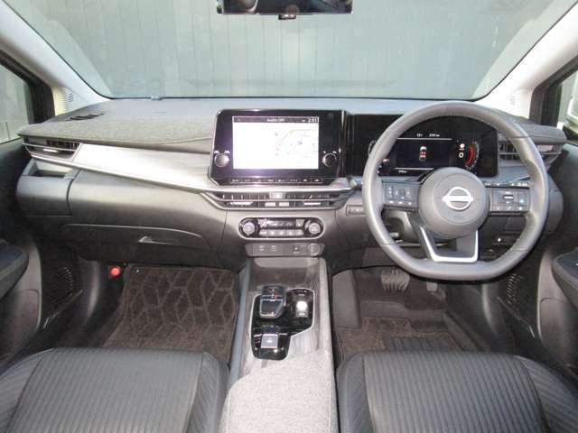 オーラ １．２　Ｇ　ＦＯＵＲ　レザーエディション　４ＷＤ　ニッサンコネクトナビゲーション＆ＡＶＭ　ワンオ－ナ－車　ＬＫＡ　レザーシート　追従クルコン　ＬＥＤライト　バックモニター　ドライブレコーダー　インテリキー　４ＷＤ　ＥＴＣ　アルミ　記録簿　サイドカメラ　盗難警報器　キーレスエントリー（3枚目）