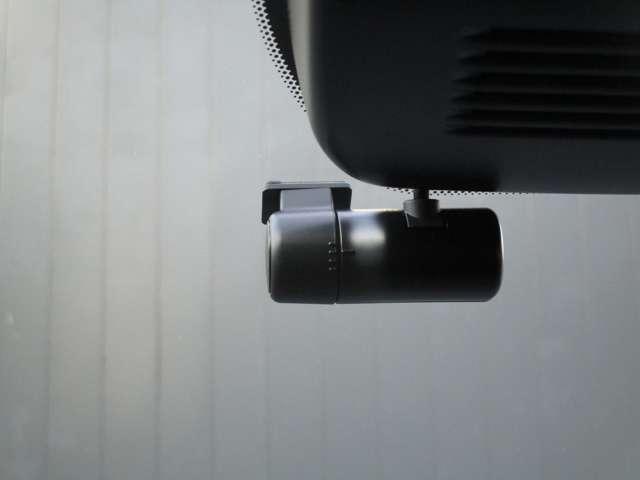 オーラ １．２　Ｇ　ＦＯＵＲ　レザーエディション　４ＷＤ　ニッサンコネクトナビゲーション＆ＡＶＭ　ワンオ－ナ－車　ＬＫＡ　レザーシート　追従クルコン　ＬＥＤライト　バックモニター　ドライブレコーダー　インテリキー　４ＷＤ　ＥＴＣ　アルミ　記録簿　サイドカメラ　盗難警報器　キーレスエントリー（9枚目）