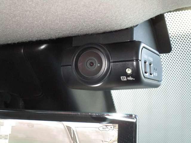 オーラ １．２　Ｇ　ＦＯＵＲ　レザーエディション　４ＷＤ　ニッサンコネクトナビゲーション＆ＡＶＭ　ワンオ－ナ－車　ＬＫＡ　レザーシート　追従クルコン　ＬＥＤライト　バックモニター　ドライブレコーダー　インテリキー　４ＷＤ　ＥＴＣ　アルミ　記録簿　サイドカメラ　盗難警報器　キーレスエントリー（10枚目）