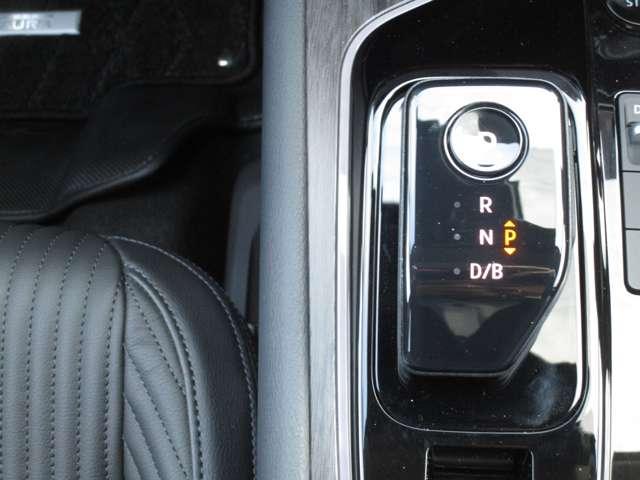 オーラ １．２　Ｇ　ＦＯＵＲ　レザーエディション　４ＷＤ　ニッサンコネクトナビゲーション＆ＡＶＭ　ワンオ－ナ－車　ＬＫＡ　レザーシート　追従クルコン　ＬＥＤライト　バックモニター　ドライブレコーダー　インテリキー　４ＷＤ　ＥＴＣ　アルミ　記録簿　サイドカメラ　盗難警報器　キーレスエントリー（16枚目）