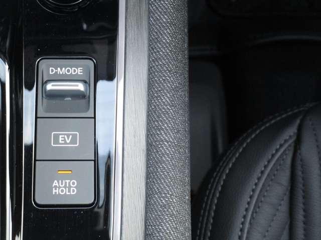 オーラ １．２　Ｇ　ＦＯＵＲ　レザーエディション　４ＷＤ　ニッサンコネクトナビゲーション＆ＡＶＭ　ワンオ－ナ－車　ＬＫＡ　レザーシート　追従クルコン　ＬＥＤライト　バックモニター　ドライブレコーダー　インテリキー　４ＷＤ　ＥＴＣ　アルミ　記録簿　サイドカメラ　盗難警報器　キーレスエントリー（17枚目）