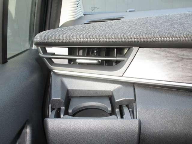 オーラ １．２　Ｇ　ＦＯＵＲ　レザーエディション　４ＷＤ　ニッサンコネクトナビゲーション＆ＡＶＭ　ワンオ－ナ－車　ＬＫＡ　レザーシート　追従クルコン　ＬＥＤライト　バックモニター　ドライブレコーダー　インテリキー　４ＷＤ　ＥＴＣ　アルミ　記録簿　サイドカメラ　盗難警報器　キーレスエントリー（20枚目）