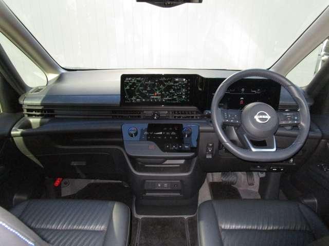 セレナ ２．０　ＡＵＴＥＣＨ　ニッサンコネクトナビゲーション＆アラウン　試乗車　両側オートスライドドア　衝突軽減ブレーキ　アラウンドビューモニター　禁煙車　ＬＥＤライト　ドライブレコーダー　インテリキー　サイドカメラ　アイドリングストップ　バックカメラ　キーレス　ナビＴＶ（3枚目）