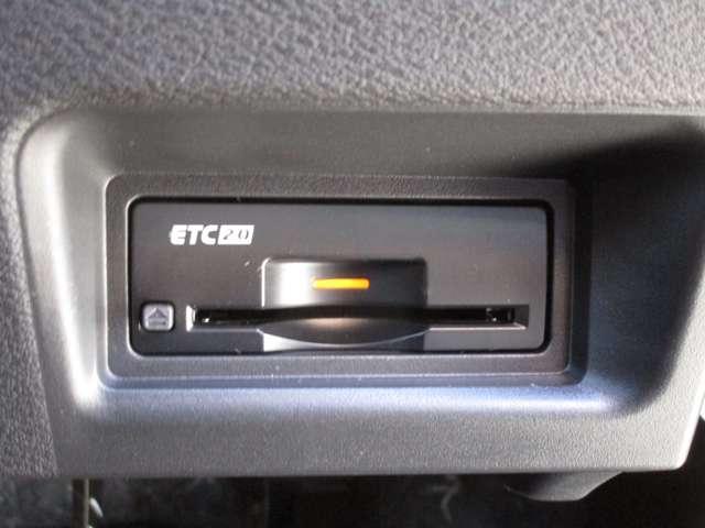 セレナ ２．０　ＡＵＴＥＣＨ　ニッサンコネクトナビゲーション＆アラウン　試乗車　両側オートスライドドア　衝突軽減ブレーキ　アラウンドビューモニター　禁煙車　ＬＥＤライト　ドライブレコーダー　インテリキー　サイドカメラ　アイドリングストップ　バックカメラ　キーレス　ナビＴＶ（10枚目）