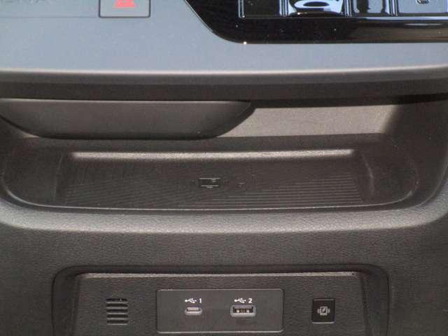 セレナ ２．０　ＡＵＴＥＣＨ　ニッサンコネクトナビゲーション＆アラウン　試乗車　両側オートスライドドア　衝突軽減ブレーキ　アラウンドビューモニター　禁煙車　ＬＥＤライト　ドライブレコーダー　インテリキー　サイドカメラ　アイドリングストップ　バックカメラ　キーレス　ナビＴＶ（14枚目）