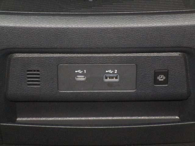 セレナ ２．０　ＡＵＴＥＣＨ　ニッサンコネクトナビゲーション＆アラウン　試乗車　両側オートスライドドア　衝突軽減ブレーキ　アラウンドビューモニター　禁煙車　ＬＥＤライト　ドライブレコーダー　インテリキー　サイドカメラ　アイドリングストップ　バックカメラ　キーレス　ナビＴＶ（15枚目）