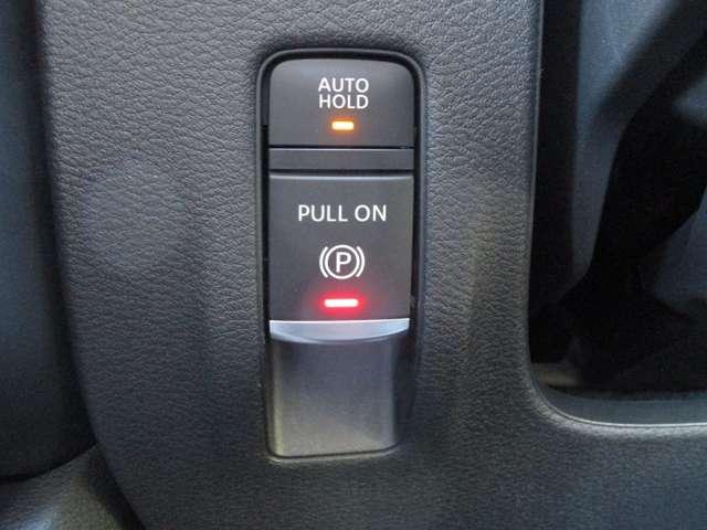 セレナ ２．０　ＡＵＴＥＣＨ　ニッサンコネクトナビゲーション＆アラウン　試乗車　両側オートスライドドア　衝突軽減ブレーキ　アラウンドビューモニター　禁煙車　ＬＥＤライト　ドライブレコーダー　インテリキー　サイドカメラ　アイドリングストップ　バックカメラ　キーレス　ナビＴＶ（17枚目）