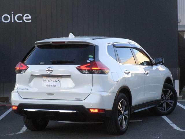 エクストレイル ２．０　２０Ｘ　３列車　４ＷＤ　フルタイム４ＷＤ　オートエアコン　アルミ　ワンオーナー車　ＰＳ　メモリーナビゲーション　パワーウィンドウ　ナビ　整備記録簿　エアバッグ　ＡＢＳ（2枚目）