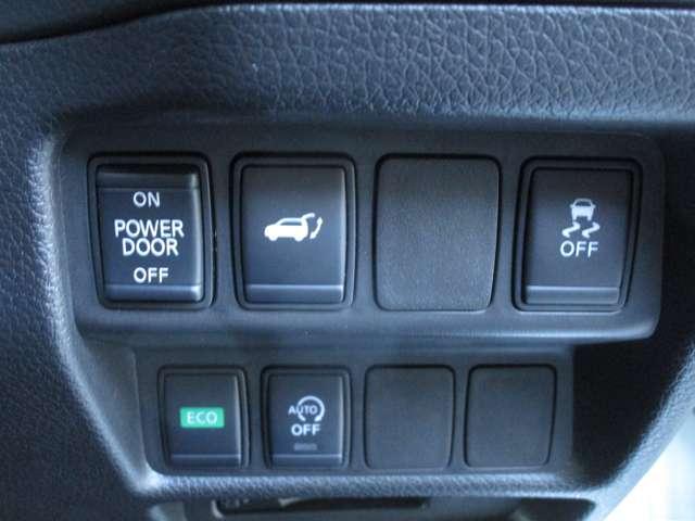 エクストレイル ２．０　２０Ｘ　３列車　４ＷＤ　フルタイム４ＷＤ　オートエアコン　アルミ　ワンオーナー車　ＰＳ　メモリーナビゲーション　パワーウィンドウ　ナビ　整備記録簿　エアバッグ　ＡＢＳ（9枚目）