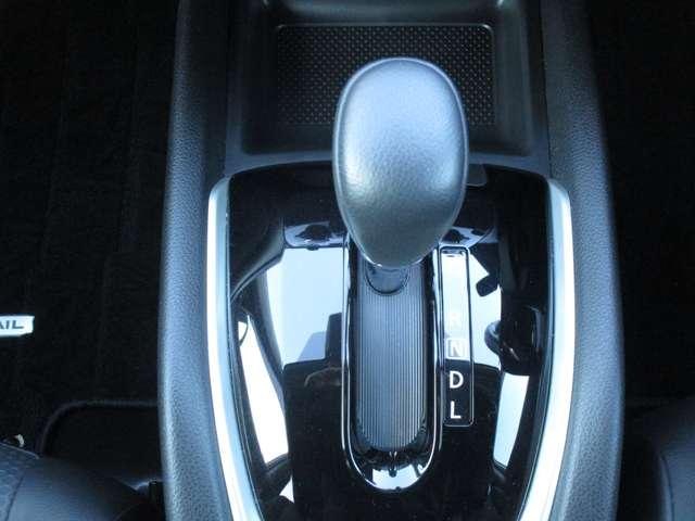 エクストレイル ２．０　２０Ｘ　３列車　４ＷＤ　フルタイム４ＷＤ　オートエアコン　アルミ　ワンオーナー車　ＰＳ　メモリーナビゲーション　パワーウィンドウ　ナビ　整備記録簿　エアバッグ　ＡＢＳ（16枚目）