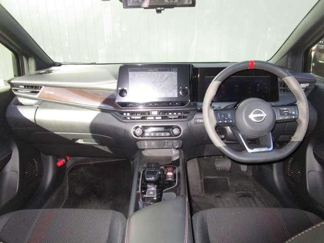 オーラ １．２　ＮＩＳＭＯ　カーナビ　定期点検記録簿　アルミホイール　運転席エアバッグ　メモリーナビ　ＡＢＳ　フルオートエアコン　パワーウィンドウ　パワーステアリング　１オーナ－（3枚目）