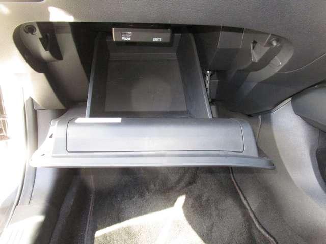 オーラ １．２　ＮＩＳＭＯ　カーナビ　定期点検記録簿　アルミホイール　運転席エアバッグ　メモリーナビ　ＡＢＳ　フルオートエアコン　パワーウィンドウ　パワーステアリング　１オーナ－（5枚目）