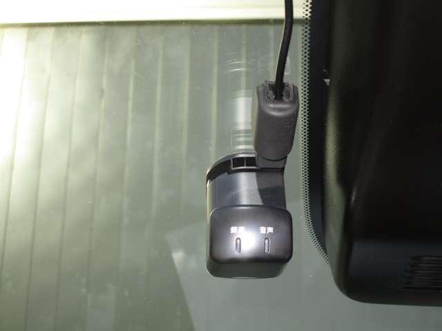 オーラ １．２　ＮＩＳＭＯ　カーナビ　定期点検記録簿　アルミホイール　運転席エアバッグ　メモリーナビ　ＡＢＳ　フルオートエアコン　パワーウィンドウ　パワーステアリング　１オーナ－（7枚目）