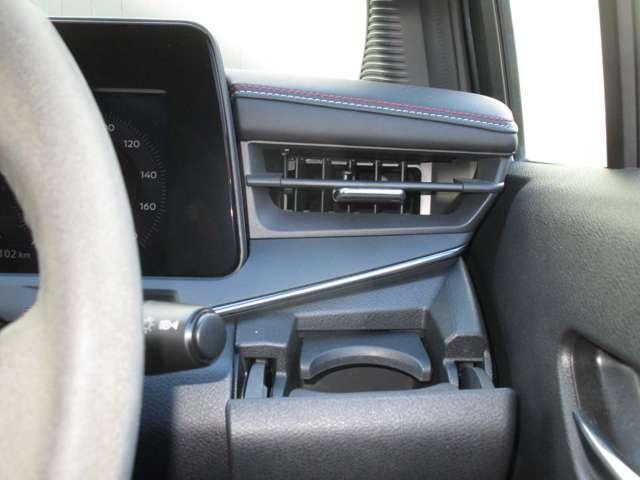 オーラ １．２　ＮＩＳＭＯ　カーナビ　定期点検記録簿　アルミホイール　運転席エアバッグ　メモリーナビ　ＡＢＳ　フルオートエアコン　パワーウィンドウ　パワーステアリング　１オーナ－（10枚目）