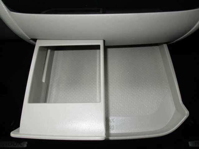 ルークス ６６０　Ｘ　９インチ日産純正ディスプレイオーディオ・　アラモニ　前後衝突軽減ブレーキ　ワンオーナー車　車線逸脱防止　スマートキー　定期点検記録簿　キーフリー　ｉ－ｓｔｏｐ　フルオートエアコン　パワーウインドウ　バックカメラ　盗難防止　カーテンエアバッグ（16枚目）