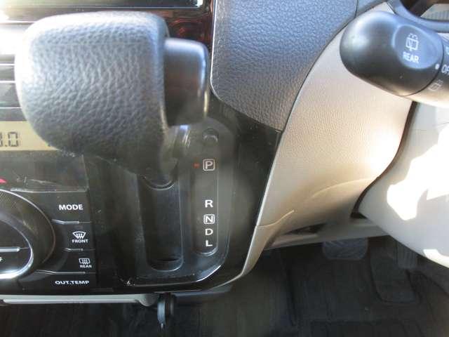 ルークス ６６０　Ｇ　エアバック　パワステ　オートエアコン　ＰＷ　ＡＢＳ　点検記録簿　ＣＤ一体ケンウッドＡＭ／ＦＭチューナー・オートエアコン・プラスチックバイザー・プライバシーガラス・ＡＢＳ・ハロゲンヘッドライト・（13枚目）