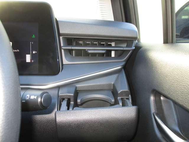 ノート １．２　Ｘ　社用車・ＭＭ２２３Ｄ－Ｌナビゲーション＆アラウン　リアカメラ　衝突被害軽減ブレ－キ　全方位カメラ　ＥＴＣ付　禁煙車　レーンアシスト　インテリジェントキー　ワンオーナー　ドラレコ　アイドリングストップ　整備記録簿　盗難防止システム　ワンセグＴＶ　ＡＢＳ（14枚目）