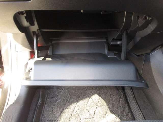 ノート １．２　Ｘ　社用車・ＭＭ２２３Ｄ－Ｌナビゲーション＆アラウン　リアカメラ　衝突被害軽減ブレ－キ　全方位カメラ　ＥＴＣ付　禁煙車　レーンアシスト　インテリジェントキー　ワンオーナー　ドラレコ　アイドリングストップ　整備記録簿　盗難防止システム　ワンセグＴＶ　ＡＢＳ（17枚目）