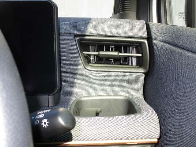 サクラ Ｘ　取説記録簿　カーナビ　試乗車アップ　ワンオーナー車　オートエアコン　アルミ　メモリーナビ　エアバッグ　ＡＢＳ　パワーウィンドウ　パワーステアリング（11枚目）