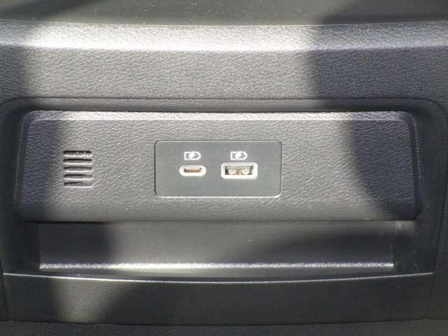 セレナ １．４　ｅ－ＰＯＷＥＲ　ハイウェイスターＶ　アルミ　カーナビ　パワーウィンドウ　１オナ　記録簿　メモリーナビ　フルオートエアコン（12枚目）