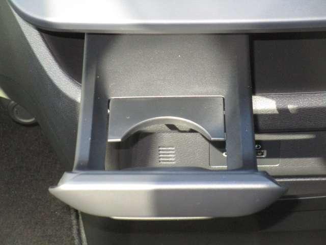 セレナ １．４　ｅ－ＰＯＷＥＲ　ハイウェイスターＶ　アルミ　カーナビ　パワーウィンドウ　１オナ　記録簿　メモリーナビ　フルオートエアコン（19枚目）