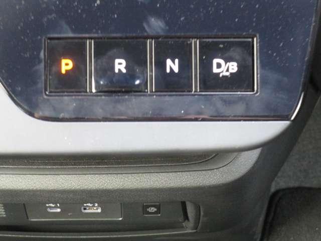 セレナ 1.4 e-4ORCE ハイウェイスターV 4WD ニッサンコネクトナビ・AVM・ETC アラウンドビュー レーンアシスト 3列シート ドラレコ レーダークルーズ 地デジ LEDヘッドランプ オートマチックハイビーム ナビTV バックカメラ 試乗車(9枚目)