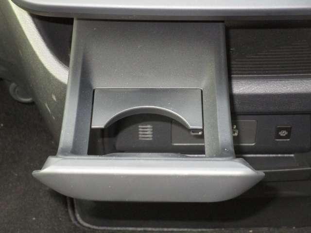 セレナ 1.4 e-4ORCE ハイウェイスターV 4WD ニッサンコネクトナビ・AVM・ETC アラウンドビュー レーンアシスト 3列シート ドラレコ レーダークルーズ 地デジ LEDヘッドランプ オートマチックハイビーム ナビTV バックカメラ 試乗車(10枚目)