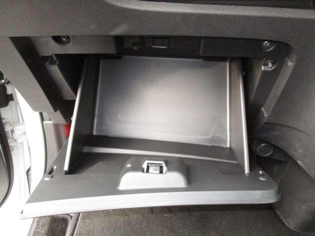 セレナ 1.4 e-4ORCE ハイウェイスターV 4WD ニッサンコネクトナビ・AVM・ETC アラウンドビュー レーンアシスト 3列シート ドラレコ レーダークルーズ 地デジ LEDヘッドランプ オートマチックハイビーム ナビTV バックカメラ 試乗車(16枚目)