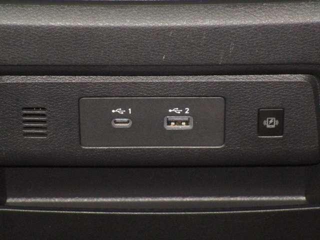 セレナ ニッサンコネクトナビゲーション&アラウンドビューモニター ETC2.0プロパイロット 前後ドライブレコーダー 後席モニター 前後ソナー ワイヤレス充電器 フロント&セカンドシートヒーター バイザー(12枚目)