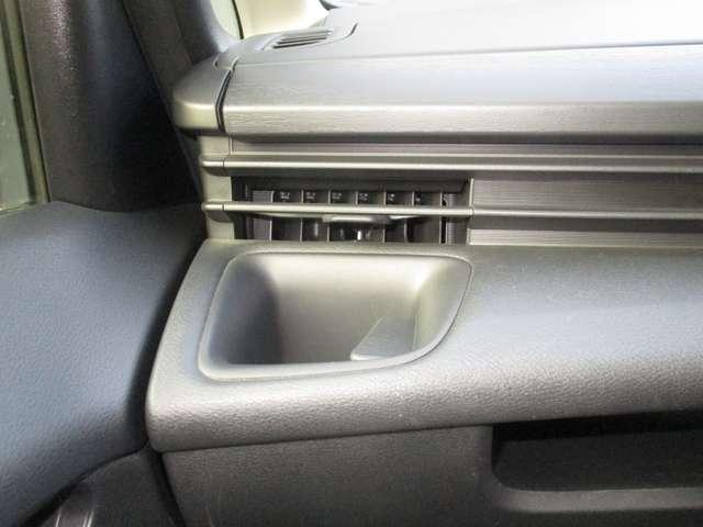 セレナ ニッサンコネクトナビゲーション&アラウンドビューモニター ETC2.0プロパイロット 前後ドライブレコーダー 後席モニター 前後ソナー ワイヤレス充電器 フロント&セカンドシートヒーター バイザー(13枚目)