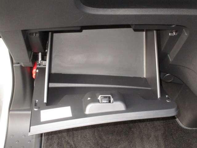 セレナ ニッサンコネクトナビゲーション&アラウンドビューモニター ETC2.0プロパイロット 前後ドライブレコーダー 後席モニター 前後ソナー ワイヤレス充電器 フロント&セカンドシートヒーター バイザー(15枚目)