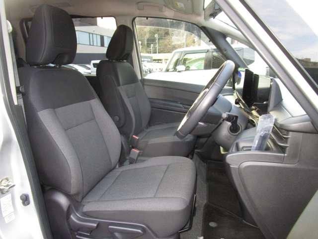 セレナ ニッサンコネクトナビゲーション&アラウンドビューモニター ETC2.0プロパイロット 前後ドライブレコーダー 後席モニター 前後ソナー ワイヤレス充電器 フロント&セカンドシートヒーター バイザー(22枚目)