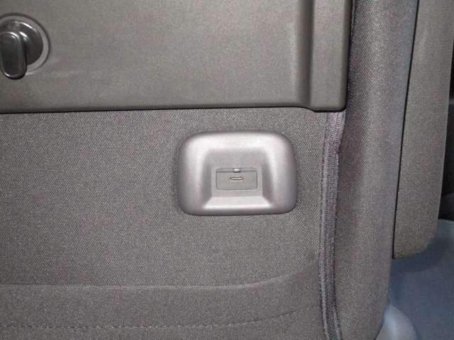 セレナ ニッサンコネクトナビゲーション&アラウンドビューモニター ETC2.0プロパイロット 前後ドライブレコーダー 後席モニター 前後ソナー ワイヤレス充電器 フロント&セカンドシートヒーター バイザー(26枚目)