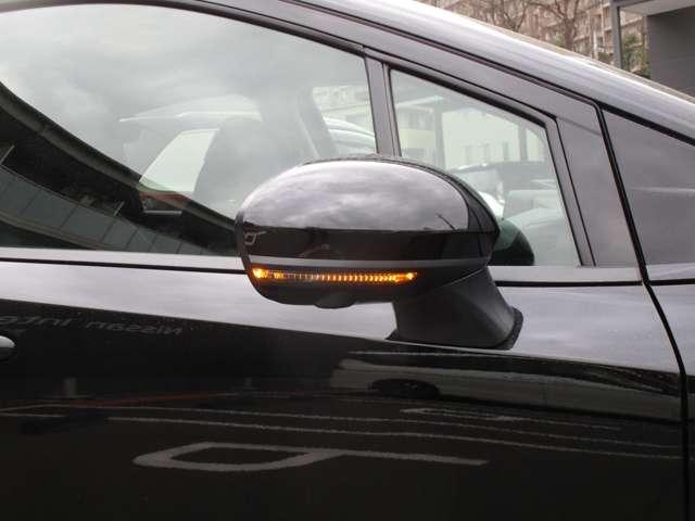 �E�C���J�[�t���d���i�[���h�A�~���[�������Ă܂��B�Ό��Ԃ��E�C���J�[���m�F�ł��܂�