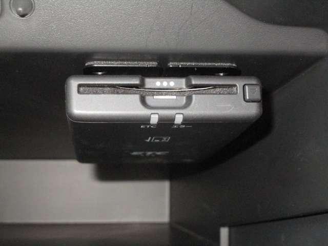 ノート １．２　ｅ－ＰＯＷＥＲ　メダリスト　ＦＯＵＲ　４ＷＤ　ＭＭ３１９ＤーＷナビゲーション＆ＡＶＭ・ＥＴＣ　インテリキー　ナビＴＶ　盗難防止装置　切替４ＷＤ　キーレス　１オーナー　レーンアシスト　エアバッグ　ドラレコ　バックカメラ　クルコン　フルオートエアコン（8枚目）