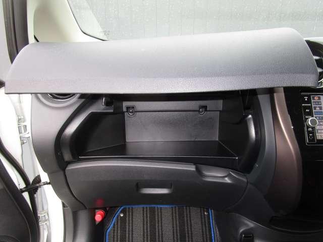 ノート １．２　ｅ－ＰＯＷＥＲ　メダリスト　ＦＯＵＲ　４ＷＤ　ＭＭ３１９ＤーＷナビゲーション＆ＡＶＭ・ＥＴＣ　インテリキー　ナビＴＶ　盗難防止装置　切替４ＷＤ　キーレス　１オーナー　レーンアシスト　エアバッグ　ドラレコ　バックカメラ　クルコン　フルオートエアコン（13枚目）