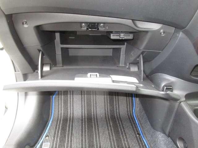 ノート １．２　ｅ－ＰＯＷＥＲ　メダリスト　ＦＯＵＲ　４ＷＤ　ＭＭ３１９ＤーＷナビゲーション＆ＡＶＭ・ＥＴＣ　インテリキー　ナビＴＶ　盗難防止装置　切替４ＷＤ　キーレス　１オーナー　レーンアシスト　エアバッグ　ドラレコ　バックカメラ　クルコン　フルオートエアコン（14枚目）