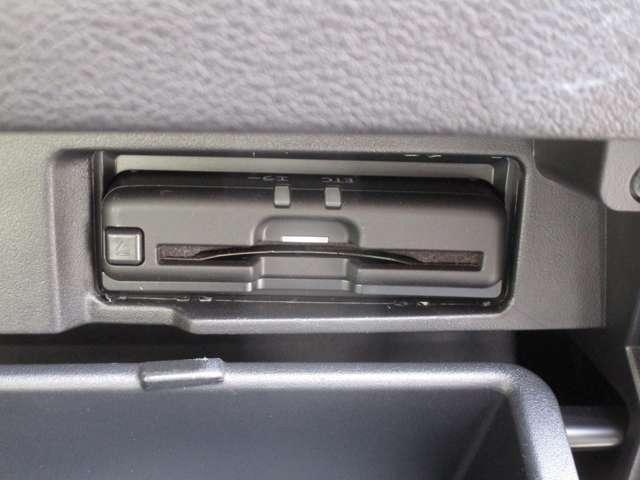 セレナ １．２　ｅ－ＰＯＷＥＲ　ハイウェイスター　Ｖ　キーレスエントリ　レーダークルーズＣ　衝突軽減ブレーキシステム　スマートキーＰスタート　１オーナ　３列シート　車線逸脱　ＥＴＣ　ウォークスルー　ドライブレコーダー　記録簿付き　バックカメラ　メモリナビ（10枚目）