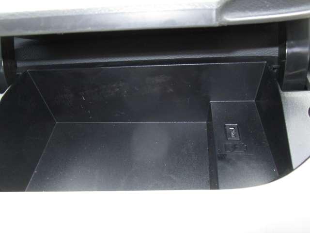 セレナ １．２　ｅ－ＰＯＷＥＲ　ハイウェイスター　Ｖ　キーレスエントリ　レーダークルーズＣ　衝突軽減ブレーキシステム　スマートキーＰスタート　１オーナ　３列シート　車線逸脱　ＥＴＣ　ウォークスルー　ドライブレコーダー　記録簿付き　バックカメラ　メモリナビ（11枚目）