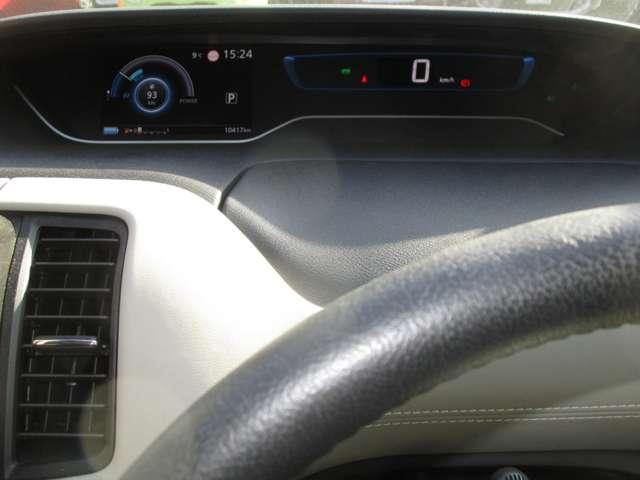 セレナ １．２　ｅ－ＰＯＷＥＲ　ハイウェイスター　Ｖ　キーレスエントリ　衝突軽減ブレーキシステム　１オーナ　３列シート　車線逸脱　ウォークスルー　オートエアコン　イモビライザー　アイドリングストップ　ＡＷ　サイドエアバッグ　ＡＢＳ　助手席エアバッグ（6枚目）