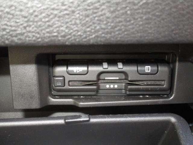 セレナ １．２　ｅ－ＰＯＷＥＲ　ハイウェイスター　Ｖ　キーレスエントリ　衝突軽減ブレーキシステム　１オーナ　３列シート　車線逸脱　ウォークスルー　オートエアコン　イモビライザー　アイドリングストップ　ＡＷ　サイドエアバッグ　ＡＢＳ　助手席エアバッグ（10枚目）