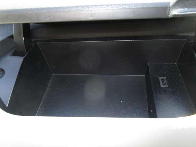 セレナ １．２　ｅ－ＰＯＷＥＲ　ハイウェイスター　Ｖ　キーレスエントリ　衝突軽減ブレーキシステム　１オーナ　３列シート　車線逸脱　ウォークスルー　オートエアコン　イモビライザー　アイドリングストップ　ＡＷ　サイドエアバッグ　ＡＢＳ　助手席エアバッグ（11枚目）