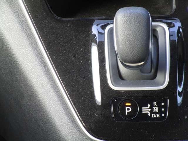 セレナ １．２　ｅ－ＰＯＷＥＲ　ハイウェイスター　Ｖ　キーレスエントリ　衝突軽減ブレーキシステム　１オーナ　３列シート　車線逸脱　ウォークスルー　オートエアコン　イモビライザー　アイドリングストップ　ＡＷ　サイドエアバッグ　ＡＢＳ　助手席エアバッグ（17枚目）