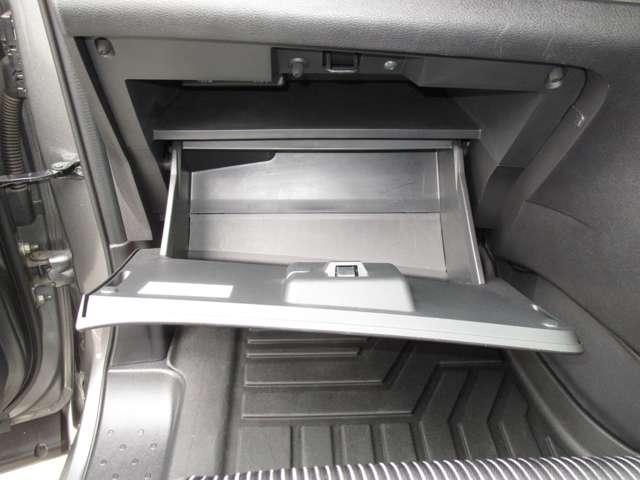 セレナ 2.0 ハイウェイスター V MM521DーLナビゲーション&アラウンドビュ ハイビームアシスト クルコン LEDランプ サイドエアバッグ アルミ 三列シート ワンオーナー エアバッグ LDP キーフリー ETC ナビTV ABS(15枚目)