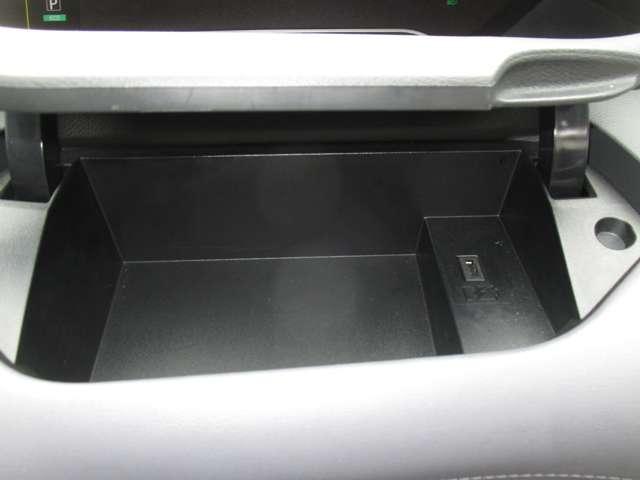 セレナ 2.0 ハイウェイスター V MM521DーLナビゲーション&アラウンドビュ ハイビームアシスト クルコン LEDランプ サイドエアバッグ アルミ 三列シート ワンオーナー エアバッグ LDP キーフリー ETC ナビTV ABS(16枚目)