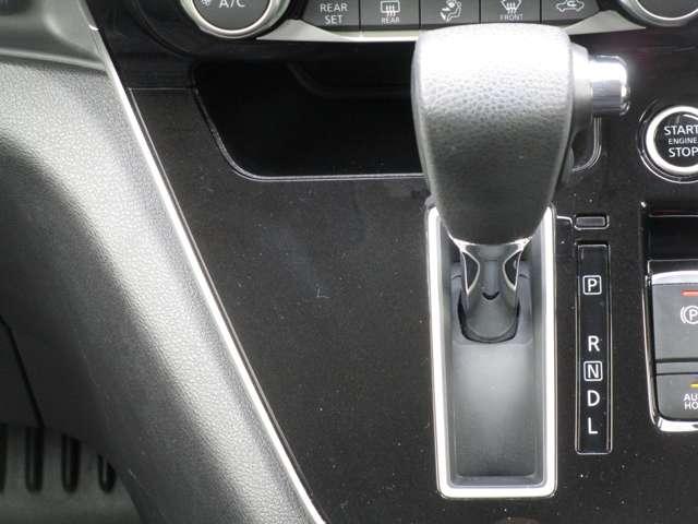 セレナ 2.0 ハイウェイスター V MM521DーLナビゲーション&アラウンドビュ ハイビームアシスト クルコン LEDランプ サイドエアバッグ アルミ 三列シート ワンオーナー エアバッグ LDP キーフリー ETC ナビTV ABS(18枚目)